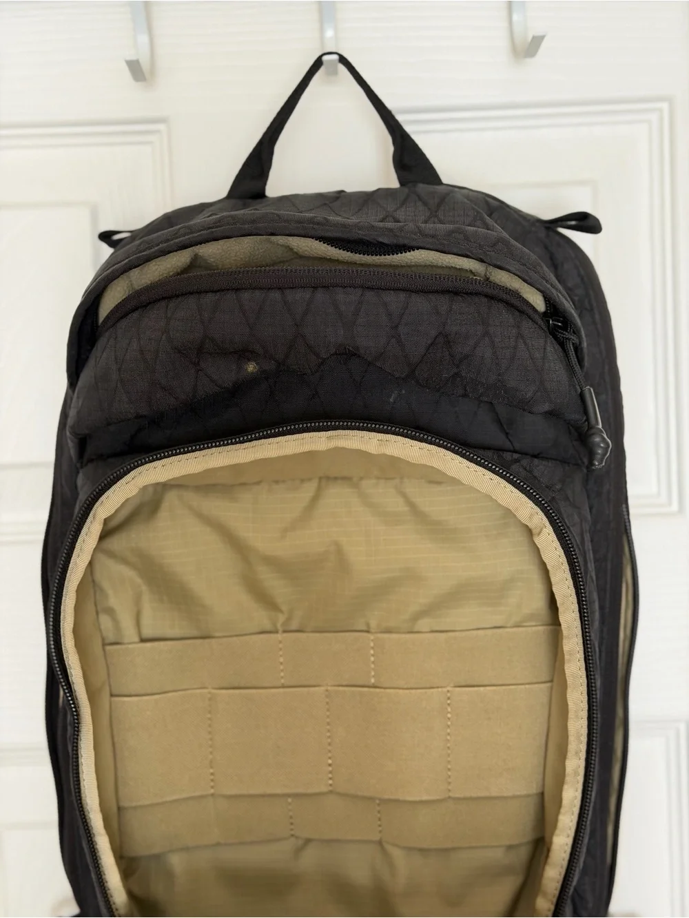 VIKTOS Upscale XL Slingbag Color Black - Picture 11 of 17